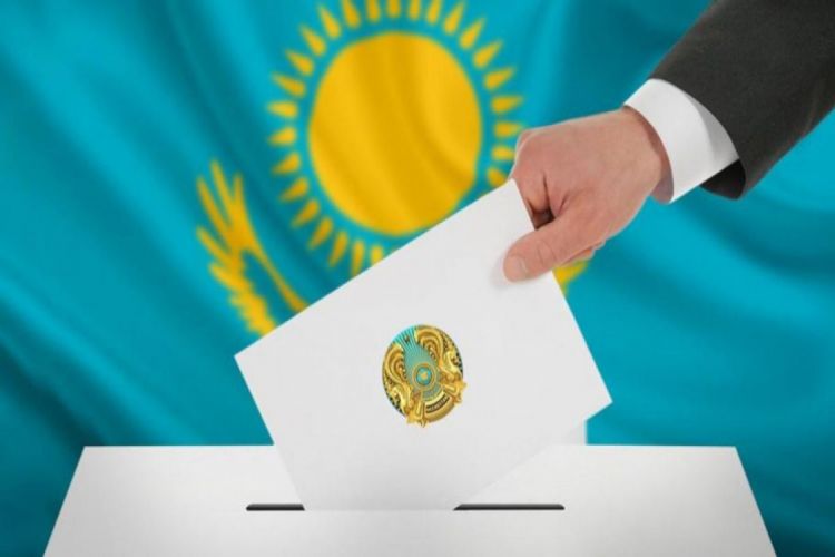 Nazarbayev votes at early parliamentary election