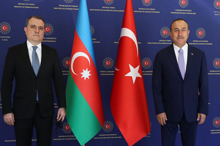 Azerbaijani, Turkish FMs discuss current situation in the region