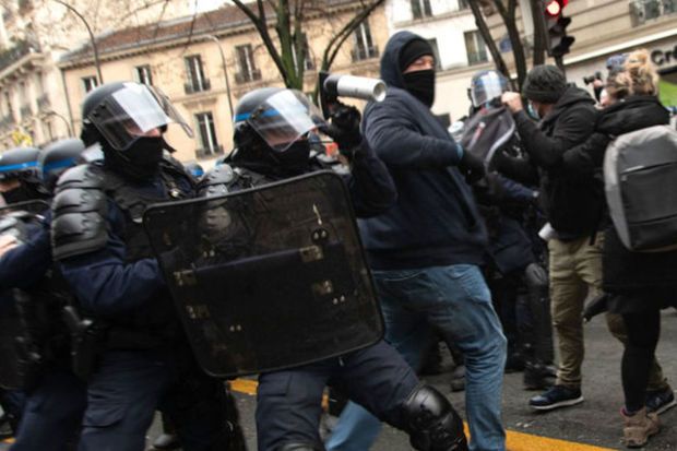После экологической демонстрации французские жандармы пожаловались на насилие