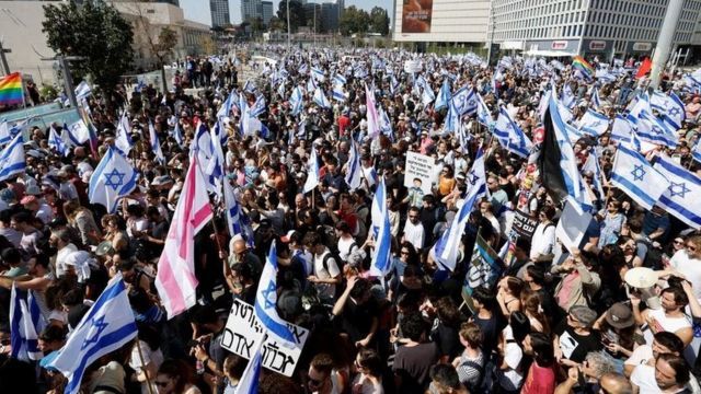 ديوان رئاسة الوزراء الإسرائيلية: نتنياهو يعتزم وقف التعديلات القضائية