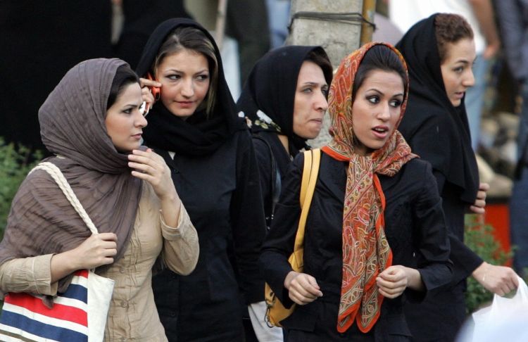 İranda hicabsızlara qarşı yeni CƏRİMƏLƏR