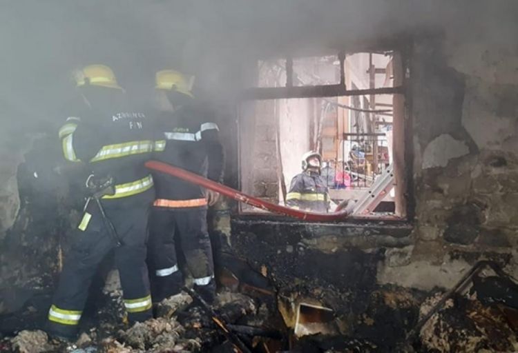 Paytaxtda FACİƏ Sakin evində yanaraq öldü