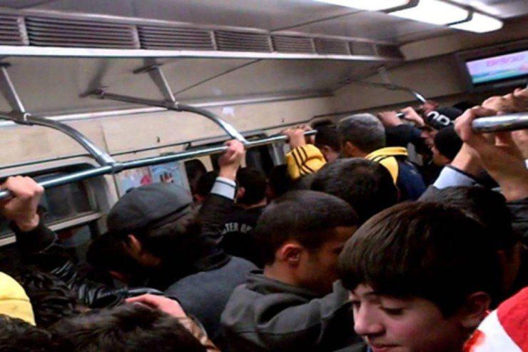 Bakı metrosunda DAVA 34 yaşlı kişi döyüldü