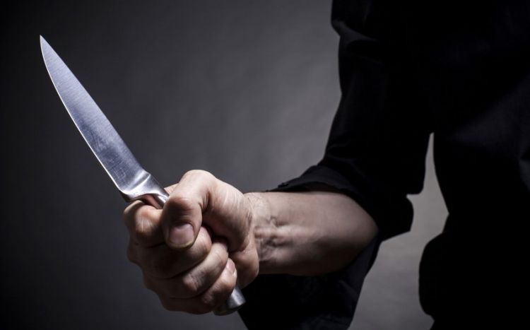 В Шамкире 23-летний мужчина получил ножевое ранение