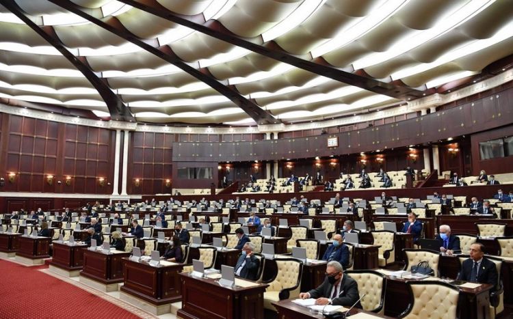 В парламенте Азербайджана осудили теракт в отношении Фазиля Мустафы