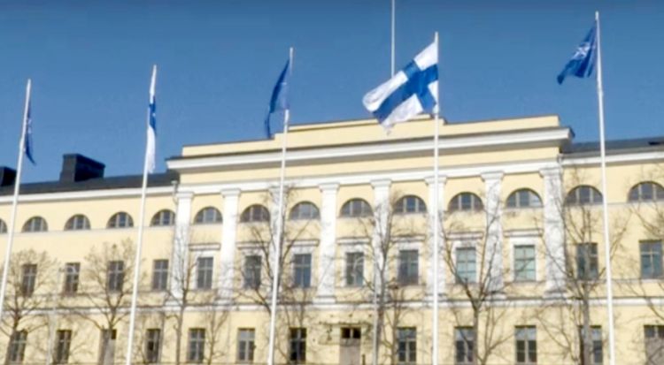 رفع أعلام الناتو في هلسنكي