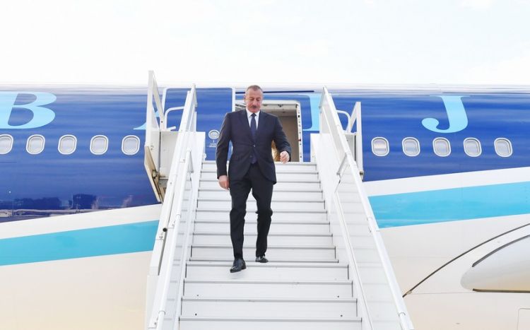 Президент Азербайджана Ильхам Алиев прибыл с государственным визитом в Таджикистан