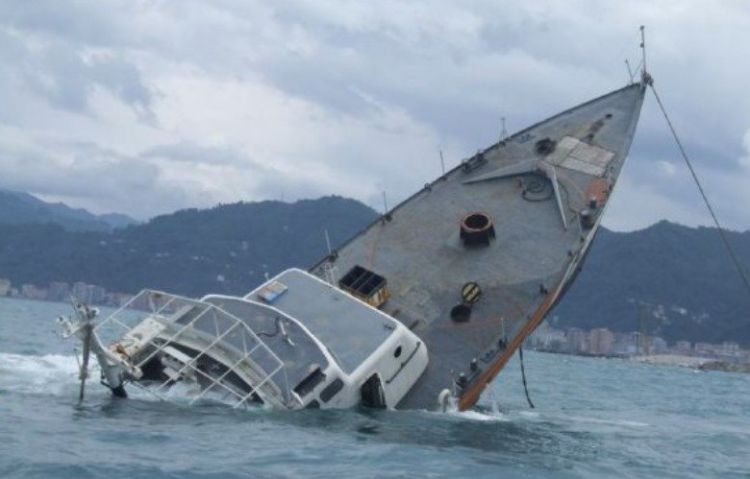 Antalyada gəmi batdı 9 nəfər axtarılır