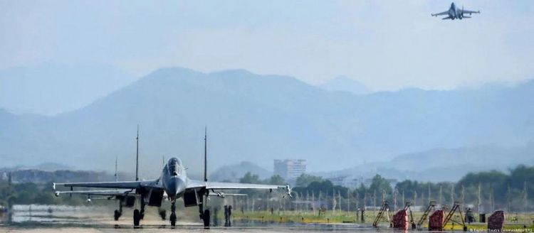 Chinese aircraft, warships spotted near Taiwan
