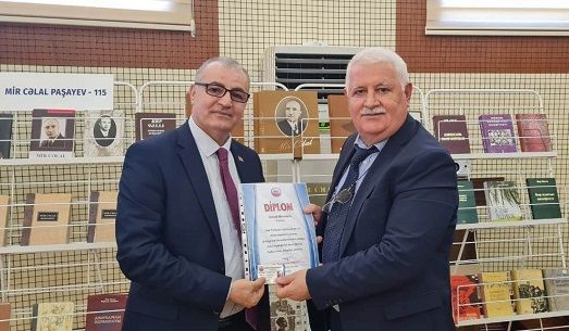 Chairman of Kirkuk Culture Association awarded Umud Mirzayev with Honorary Diploma