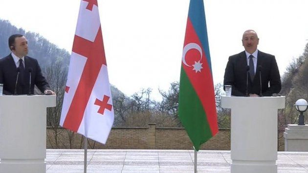 İlham Əliyev və İrakli Qaribaşvili mətbuata birgə bəyanatla çıxış edirlər