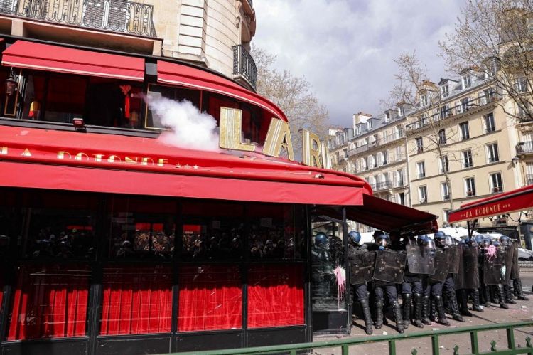 مطعم ماكرون المفضل ضحية الاحتجاجات في باريس