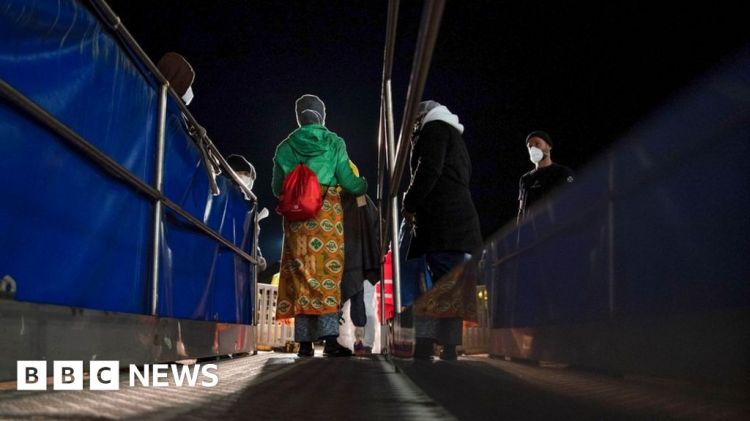 Tunisia migrant boat shipwrecks leave 27 dead or missing