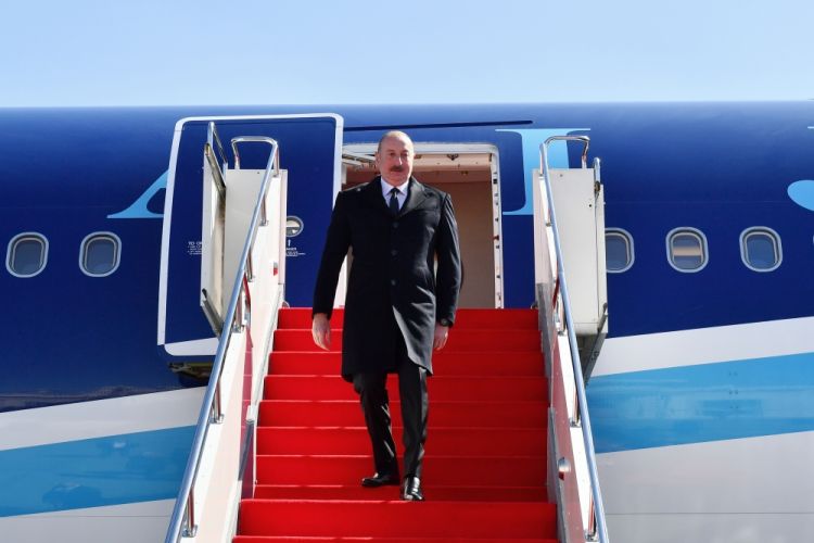 إلهام علييف يصل إلى كازاخستان في زيارة رسمية