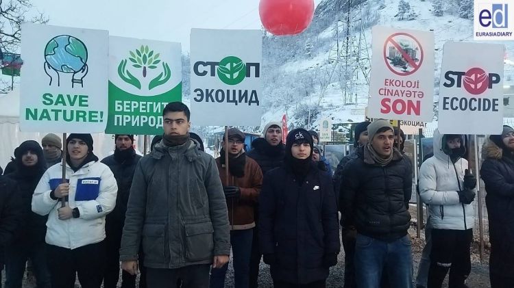 Peaceful protest of Azerbaijani eco-activists on Lachin–Khankandi road continues