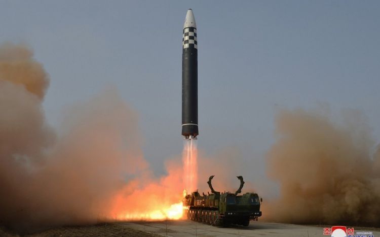СМИ: КНДР могла испытать новую баллистическую ракету на твердом топливе