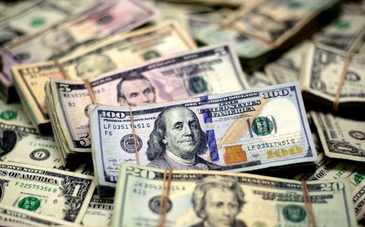 Доллар подешевел к мировым валютам