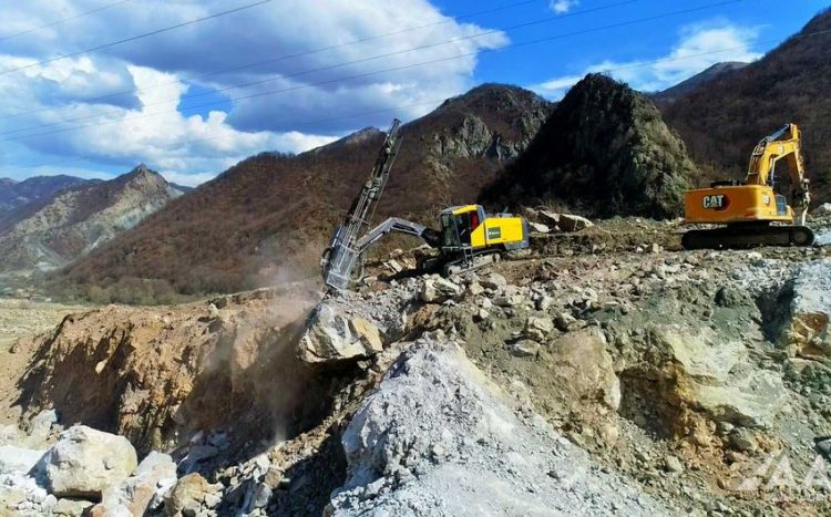 Строительство автодороги Тоганалы-Кяльбаджар-Истису и Муровдагского тоннеля продолжается
