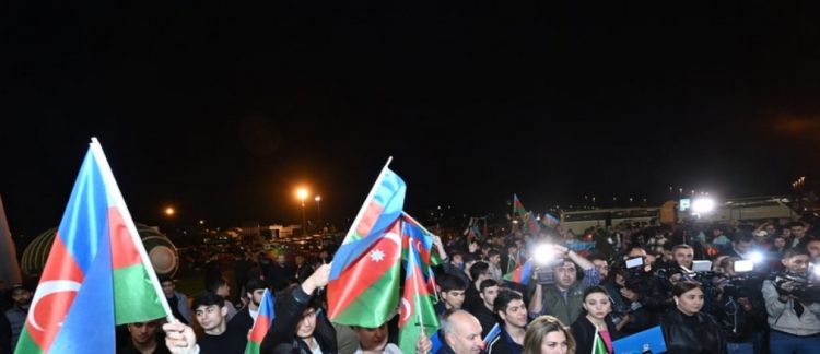 Сборную Азербайджана по тяжелой атлетике встретили в Баку с большим воодушевлением