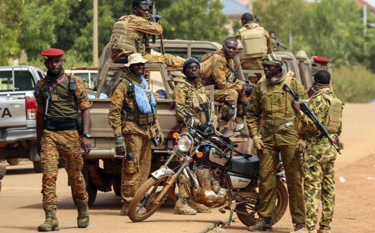 Burkina Fasoda orduya hücum olub, onlarla hərbçi ölüb