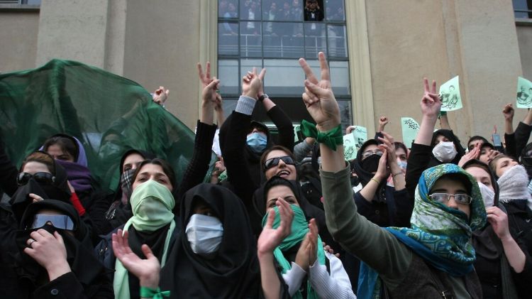 İran universitetlərində dərslər dayandırıldı - Tələbələr ETİRAZLARA BAŞLADI