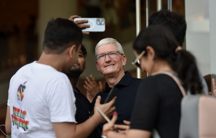 Apple opens first physical store in India