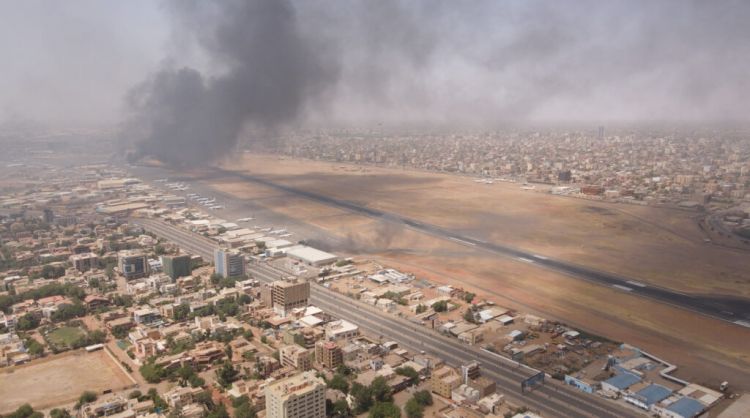 Fighting concentrates around army HQ and Khartoum airport