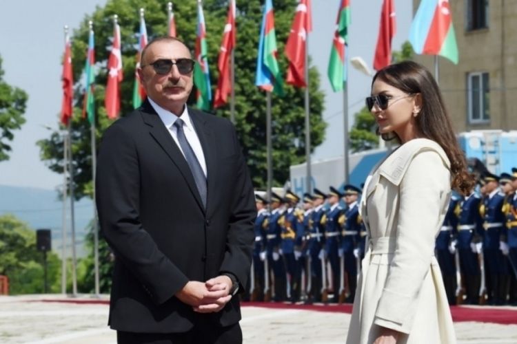 President Ilham Aliyev and First Lady Mehriban Aliyeva congratulate Turkish athlete