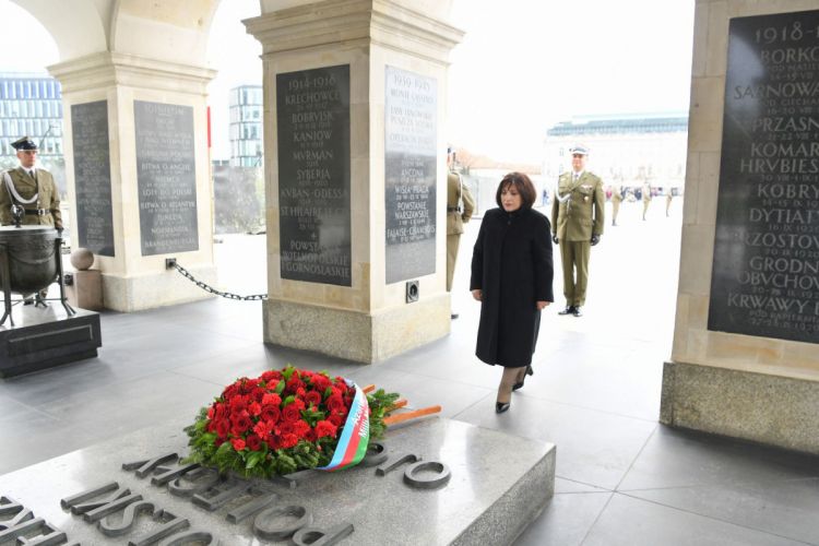 Azerbaijani speaker went to the Tomb of the Unknown Soldier in Warsaw