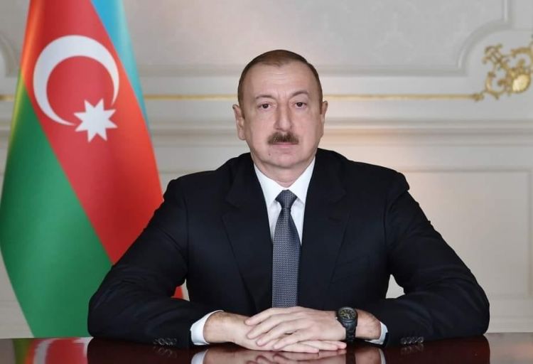 الرئيس إلهام علييف يهنئ شعب أذربيجان بحلول عيد الفطر المبارك