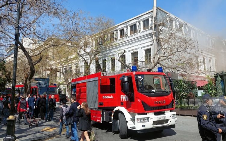 В центре Баку горит кафе