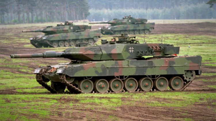 أوكرانيا تتسلم 14 دبابة وزيارة دعم من الناتو