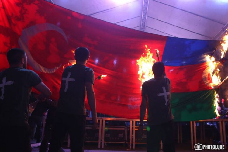 Azerbaijani MFA condemns burning of flags of Azerbaijan and Türkiye in Yerevan