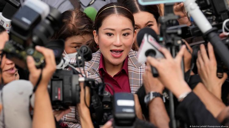 Thailand: PM candidate gives birth weeks before election