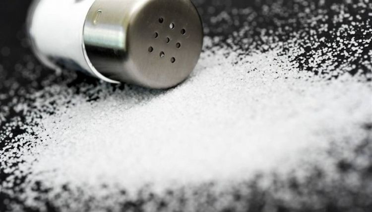 مخاطر الإفراط في تناول الملح.. والاستغناء عنه أيضاً