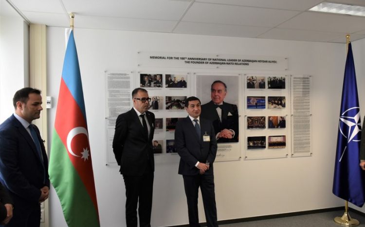 NATO-nun mənzil qərargahında Heydər Əliyevin 100 illik yubileyi ilə bağlı sərgi açıldı