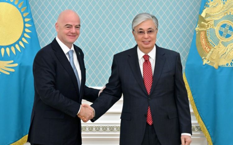 Президент Казахстана обсудил с главой ФИФА развитие футбола в стране