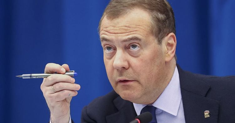 Medvedev: "Rusiyanın Zelenskini məhv etməkdən başqa yolu yoxdur"