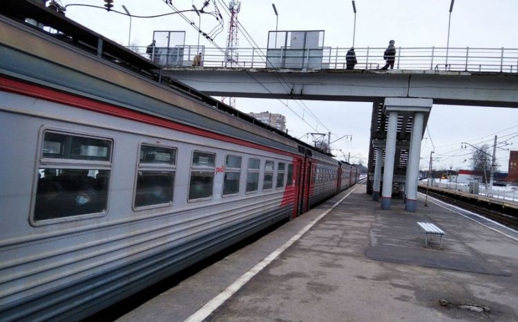 Шесть электричек задержали в Петербурге из-за поджога релейного шкафа