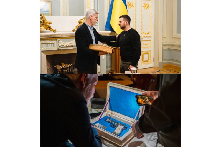 Czech President presented Zelensky with pistol