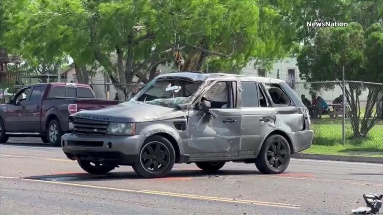 Eight dead as car strikes people in Texas border town
