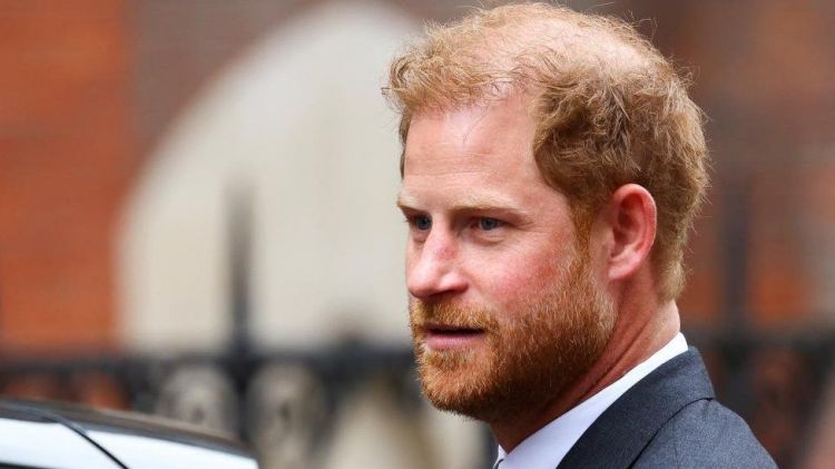 Prince Harry: Mirror publisher apologises in phone hacking trial