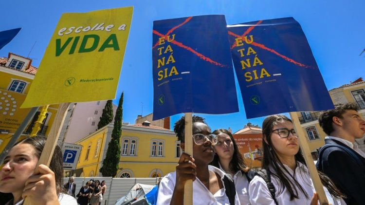 Portuguese parliament votes to allow limited euthanasia