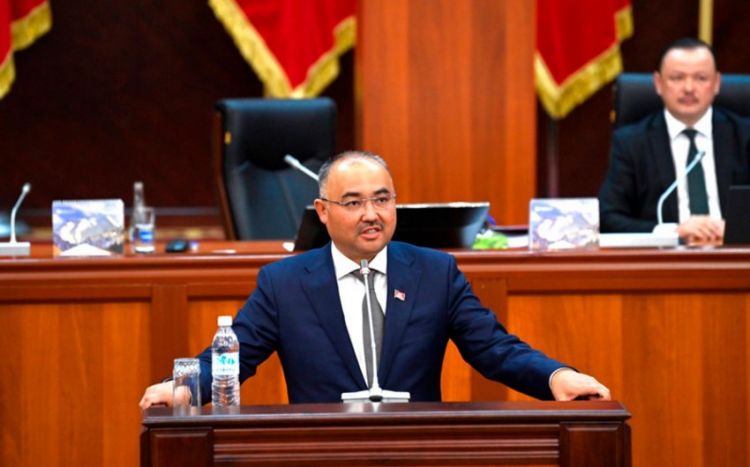 Спикер парламента Кыргызстана отправился с визитом в Азербайджан