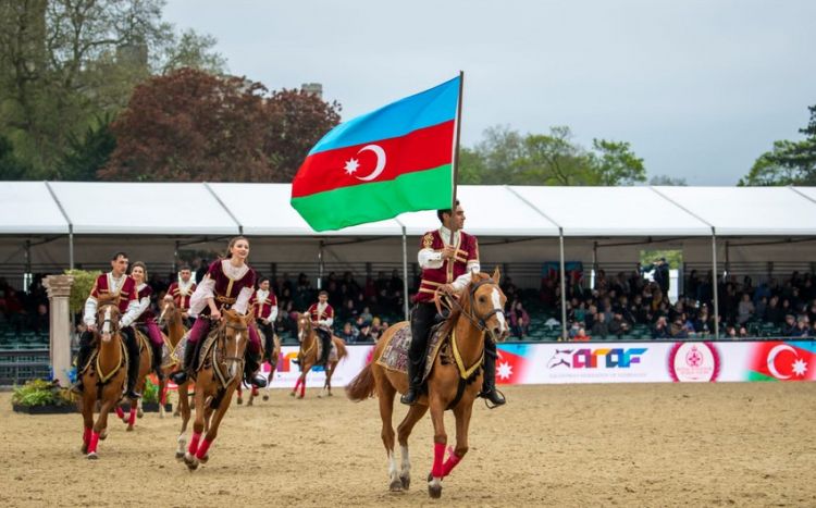 Завершилось конное шоу с участием карабахских скакунов