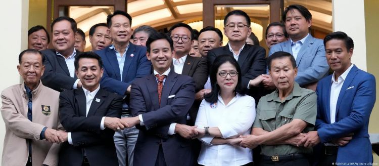 Thailand: Opposition parties meet for tricky coalition talks