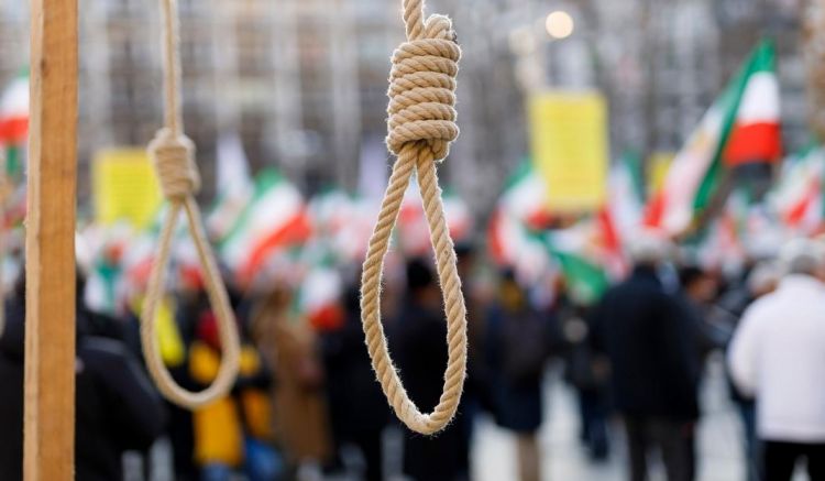 В Иране были казнены трое мужчин, признанных виновными в "войне против Бога"