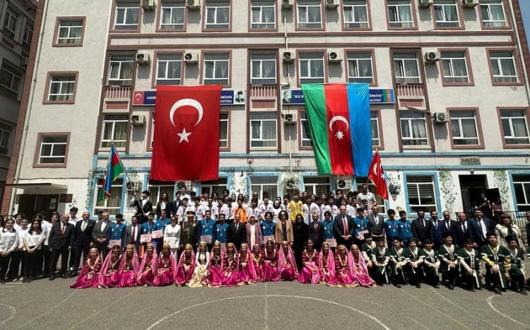 В Баку отметили День памяти Ататюрка, праздник молодежи и спорта
