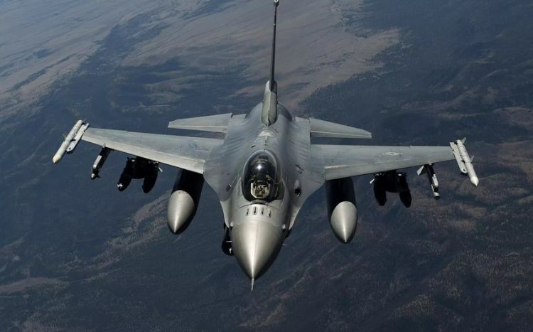 Нидерланды не будут продавать самолеты F-16 частной американской компании