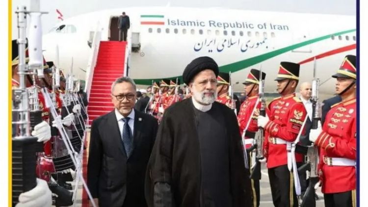 الرئيس الإيراني في إندونيسيا لتعزيز العلاقات بين الدولتين